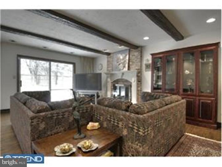 893 Heritage Road Moorestown, NJ 08057 - Photo 19 of 25 Living Room