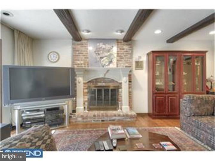 893 Heritage Road Moorestown, NJ 08057 - Photo 6 of 25 Living Room