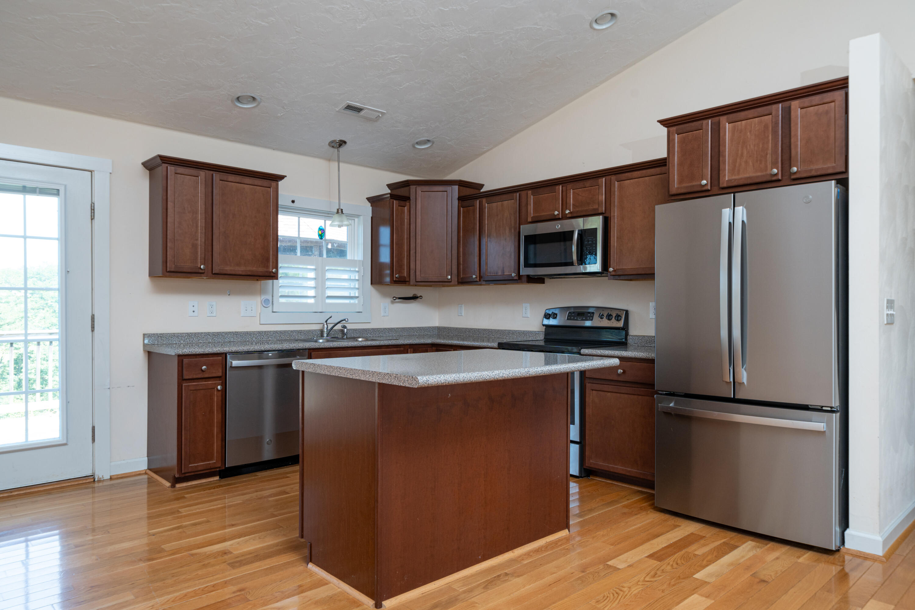 520 Blue Ridge Turnpike Fincastle, VA 24090 - Photo 10 of 22 Kitchen
