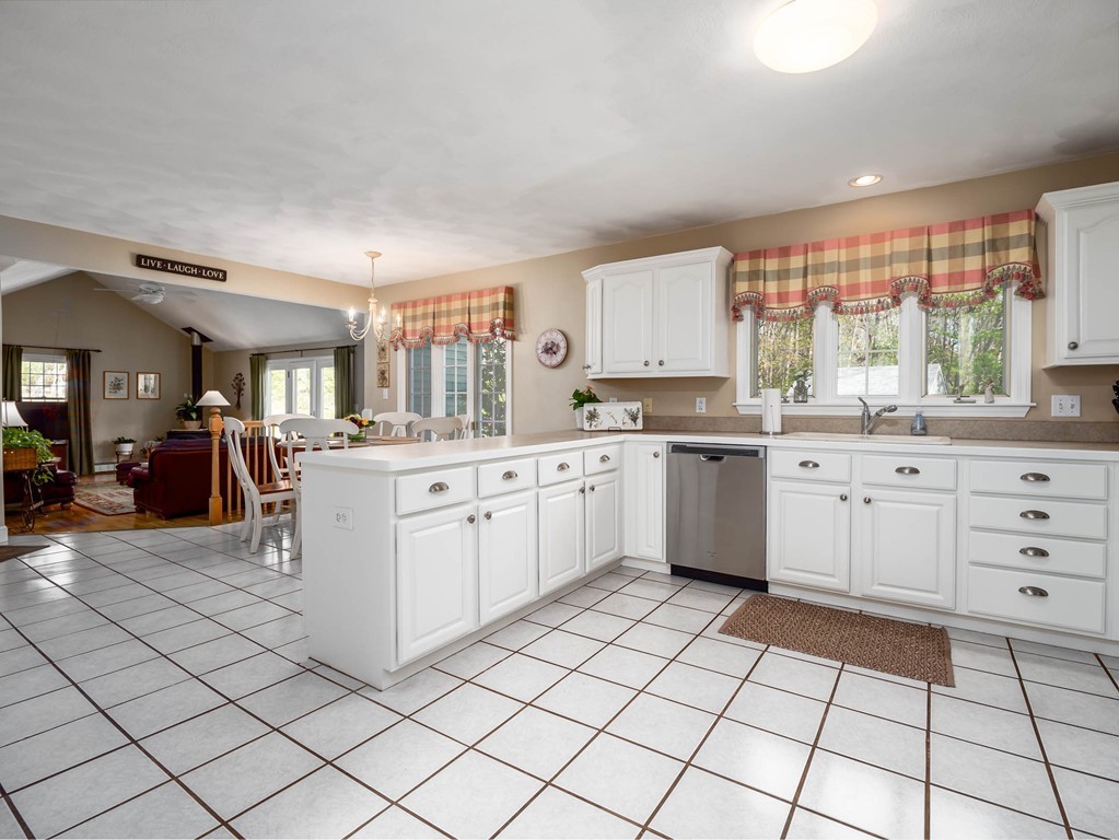 52 Baldpate Road Georgetown, MA 01833 - Photo 9 of 30