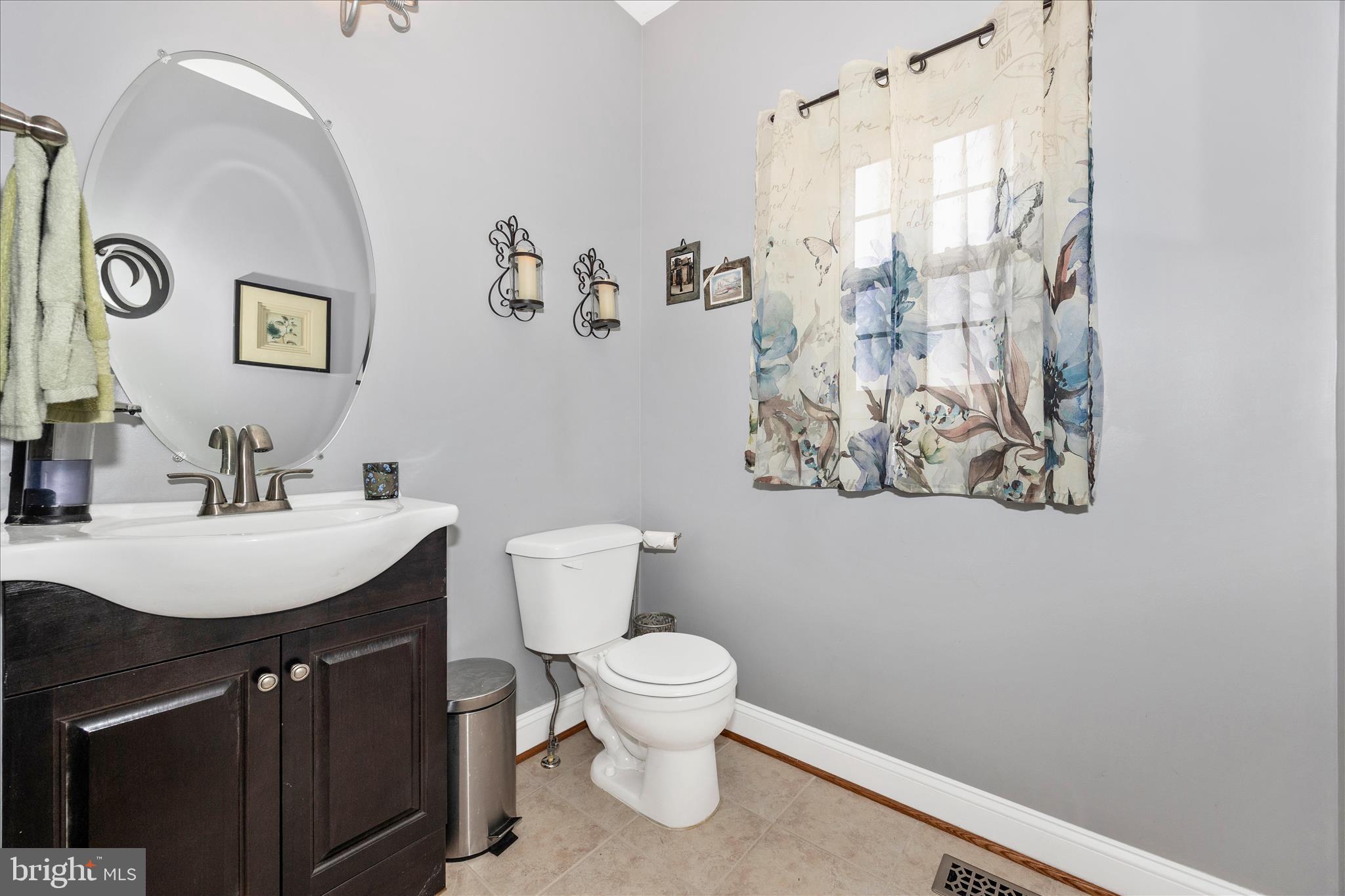 9855 McKinstry Mill Road New Windsor, MD 21776 - Photo 23 of 76 Powder Room