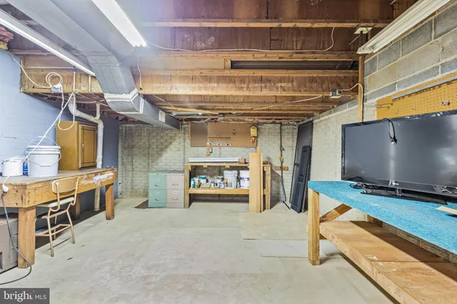 $895,000 | 6260 Chaucer Lane, Alexandria, VA 22304