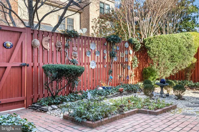 $895,000 | 6260 Chaucer Lane, Alexandria, VA 22304