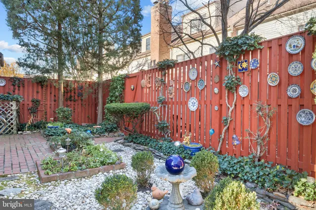 $895,000 | 6260 Chaucer Lane, Alexandria, VA 22304