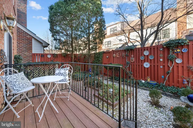 $895,000 | 6260 Chaucer Lane, Alexandria, VA 22304