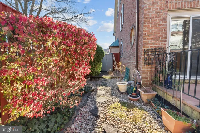 $895,000 | 6260 Chaucer Lane, Alexandria, VA 22304