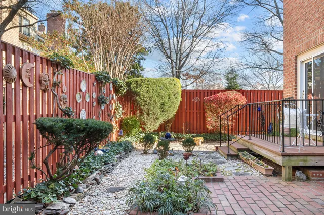 $895,000 | 6260 Chaucer Lane, Alexandria, VA 22304