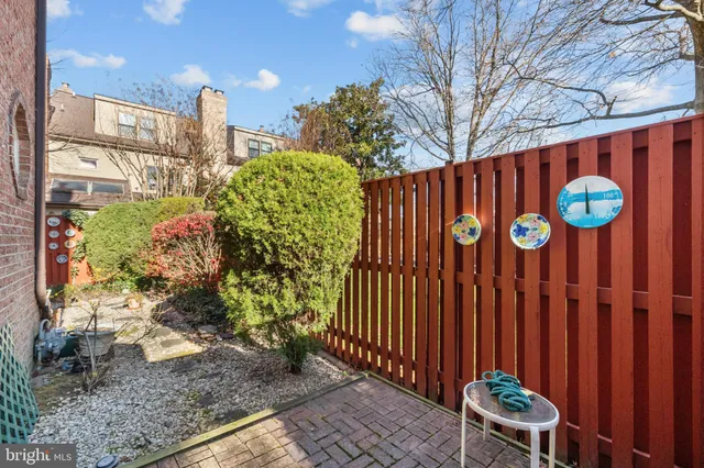 $895,000 | 6260 Chaucer Lane, Alexandria, VA 22304