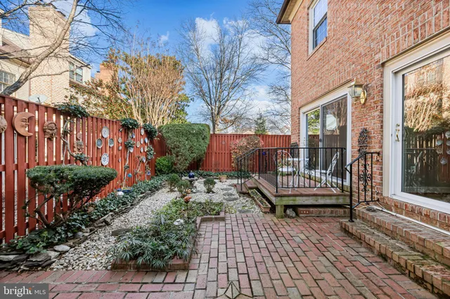 $895,000 | 6260 Chaucer Lane, Alexandria, VA 22304