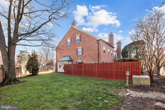 $895,000 | 6260 Chaucer Lane, Alexandria, VA 22304