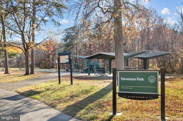 $895,000 | 6260 Chaucer Lane, Alexandria, VA 22304