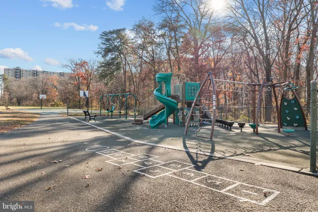 $895,000 | 6260 Chaucer Lane, Alexandria, VA 22304