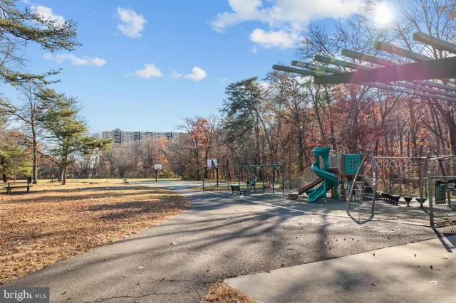 $895,000 | 6260 Chaucer Lane, Alexandria, VA 22304