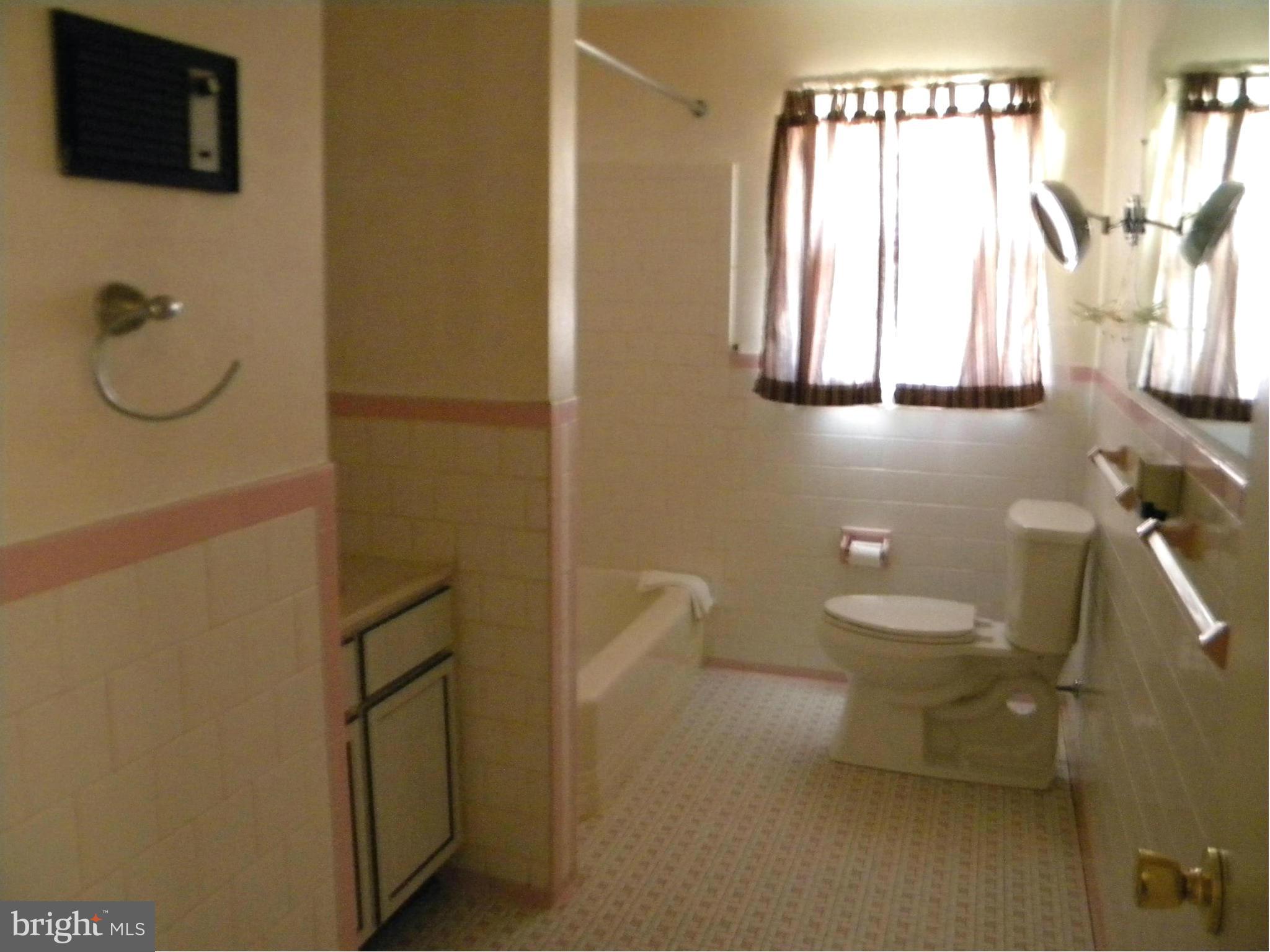 702 East Maple Road Linthicum, MD 21090 - Photo 8 of 11 Bath