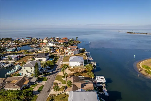 a en suite bathroom with a sink and a mirror