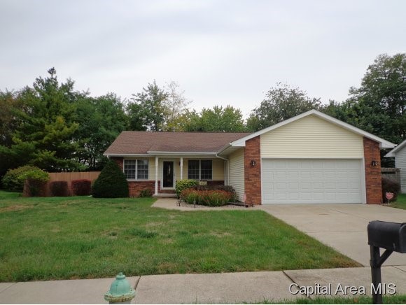 18 Holliday Springfield, IL 62702 - Photo 1 of 15