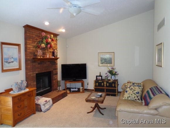 18 Holliday Springfield, IL 62702 - Photo 11 of 15