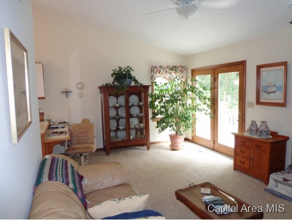18 Holliday Springfield, IL 62702 - Photo 12 of 15