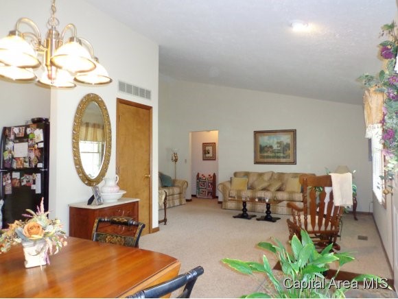 18 Holliday Springfield, IL 62702 - Photo 5 of 15