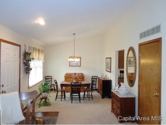 18 Holliday Springfield, IL 62702 - Photo 6 of 15