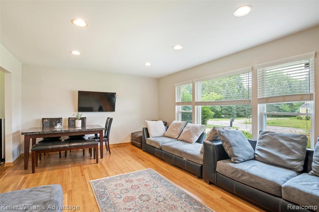 5016 Patrick Road West Bloomfield, MI 48322 - Photo 8 of 71 Gallery Image 8