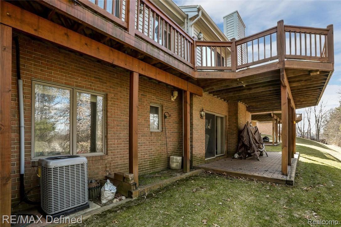 6650 Ridgeview Drive Clarkston, MI 48346 - Photo 6 of 32 6650 Ridgeview Dr Clarkston MI-large-032-30-6650 Ridgeview Dr-1500x1000-72dpi.jpg