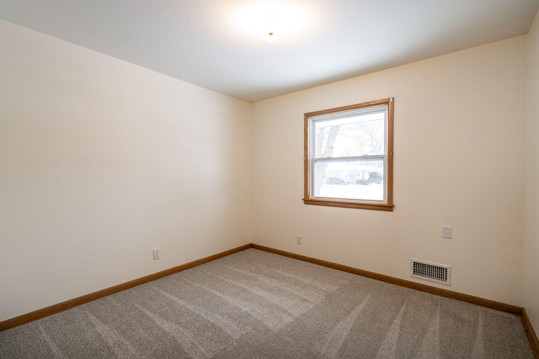 3401 West Wanda Avenue Milwaukee, WI 53221 - Photo 14 of 34 New Carpeting!