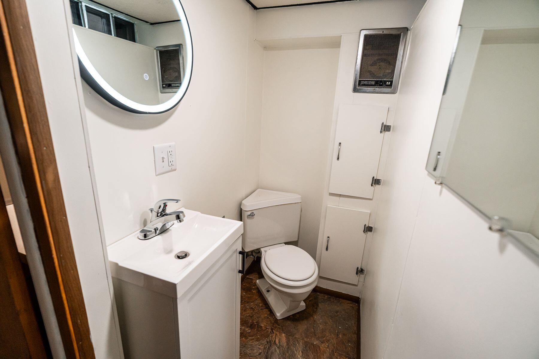 3401 West Wanda Avenue Milwaukee, WI 53221 - Photo 25 of 34 Lower Level Bath