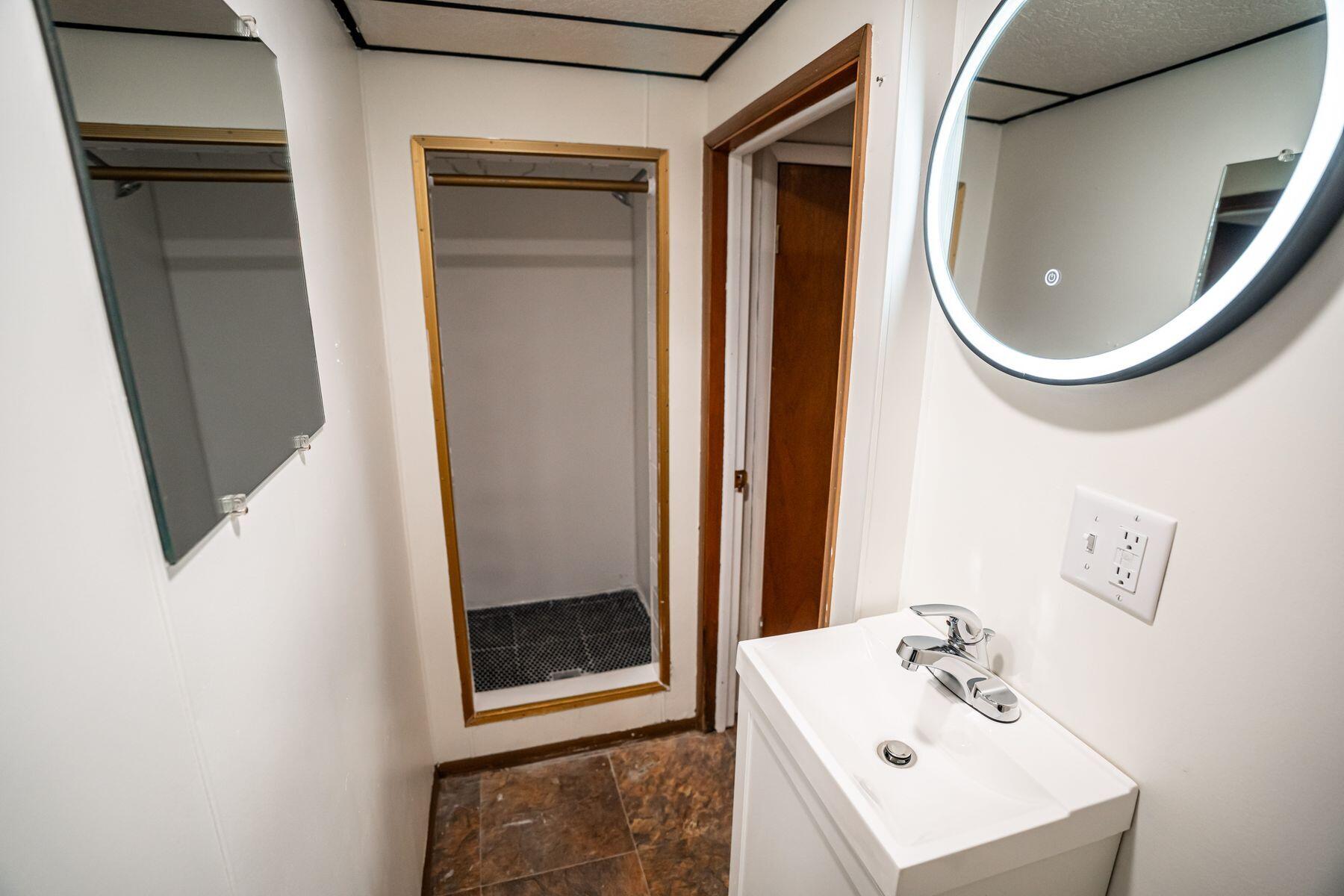 3401 West Wanda Avenue Milwaukee, WI 53221 - Photo 26 of 34 Lower Level Bath