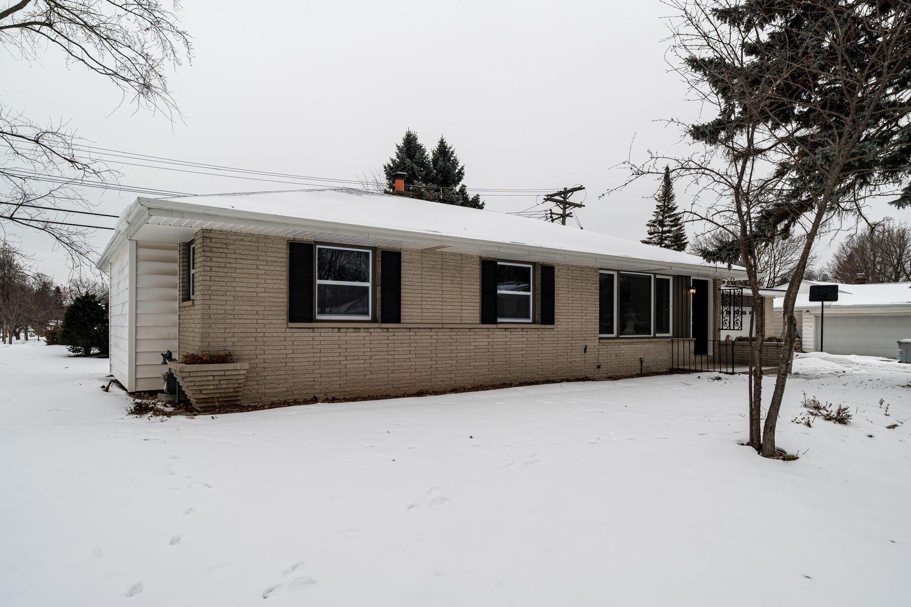 3401 West Wanda Avenue Milwaukee, WI 53221 - Photo 33 of 34 Front View