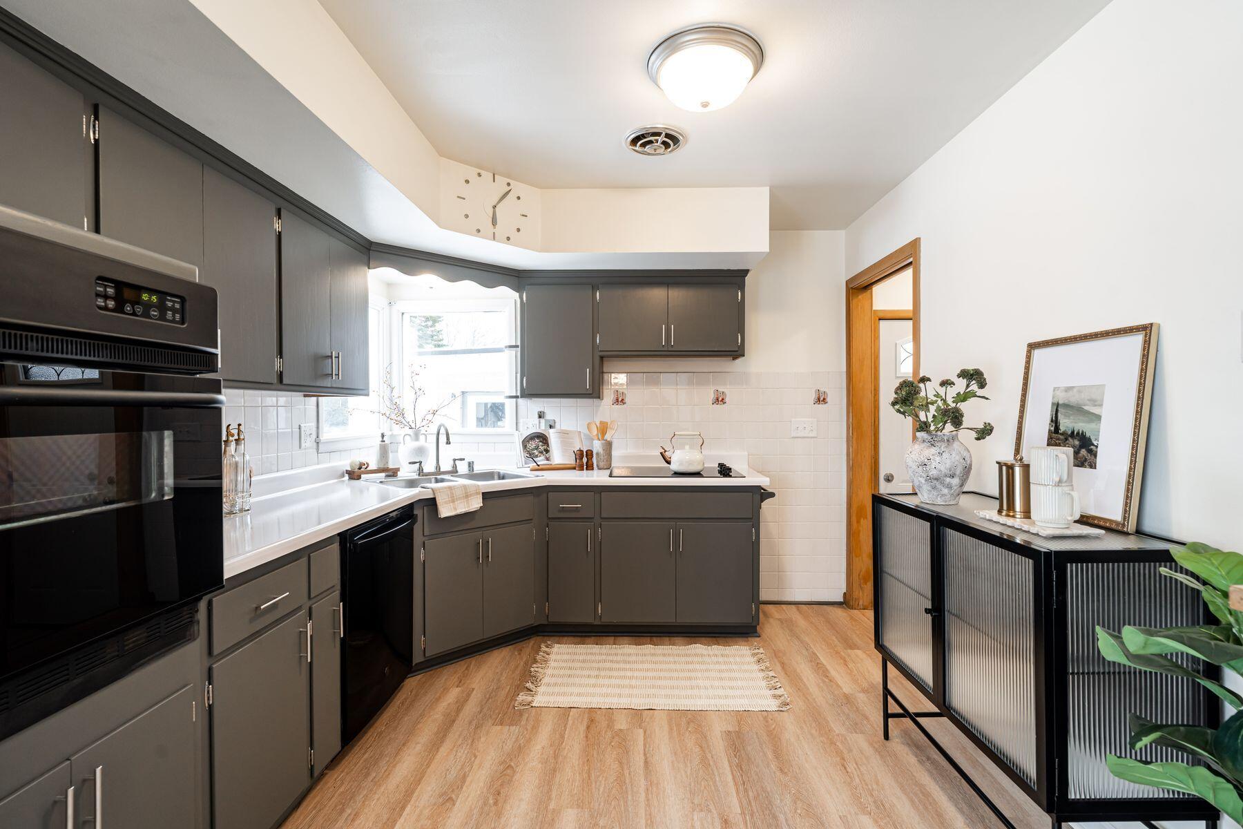 3401 West Wanda Avenue Milwaukee, WI 53221 - Photo 9 of 34 Stylish Painted Cabinets