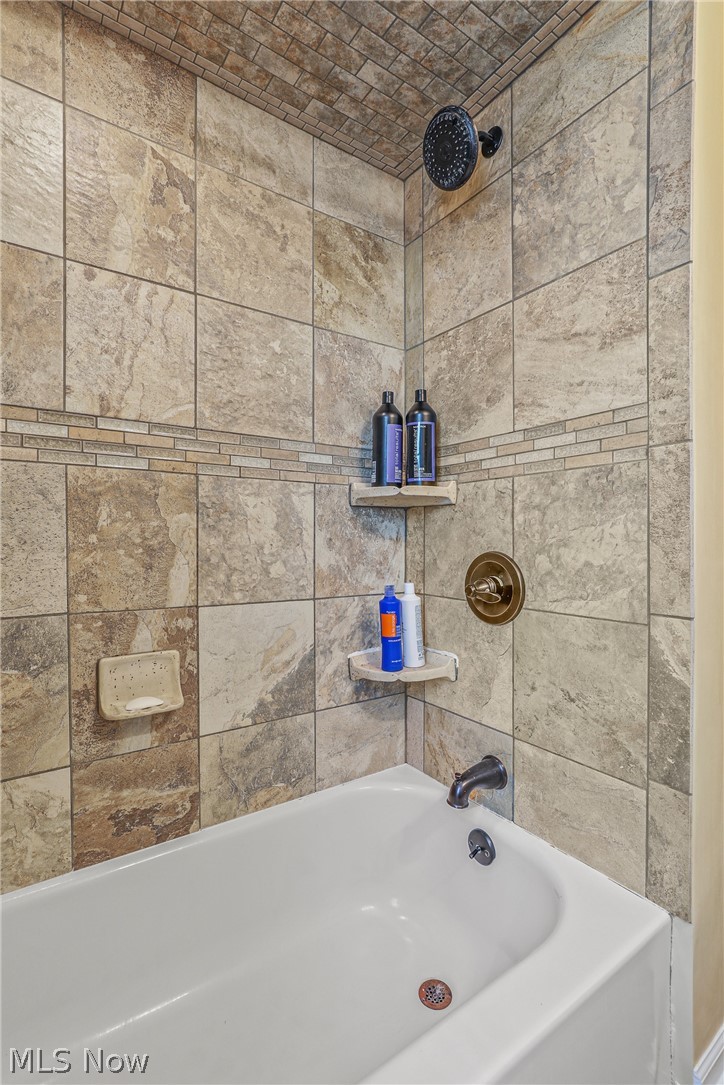 4929 Geraldine Avenue Cleveland, OH 44143 - Photo 17 of 34