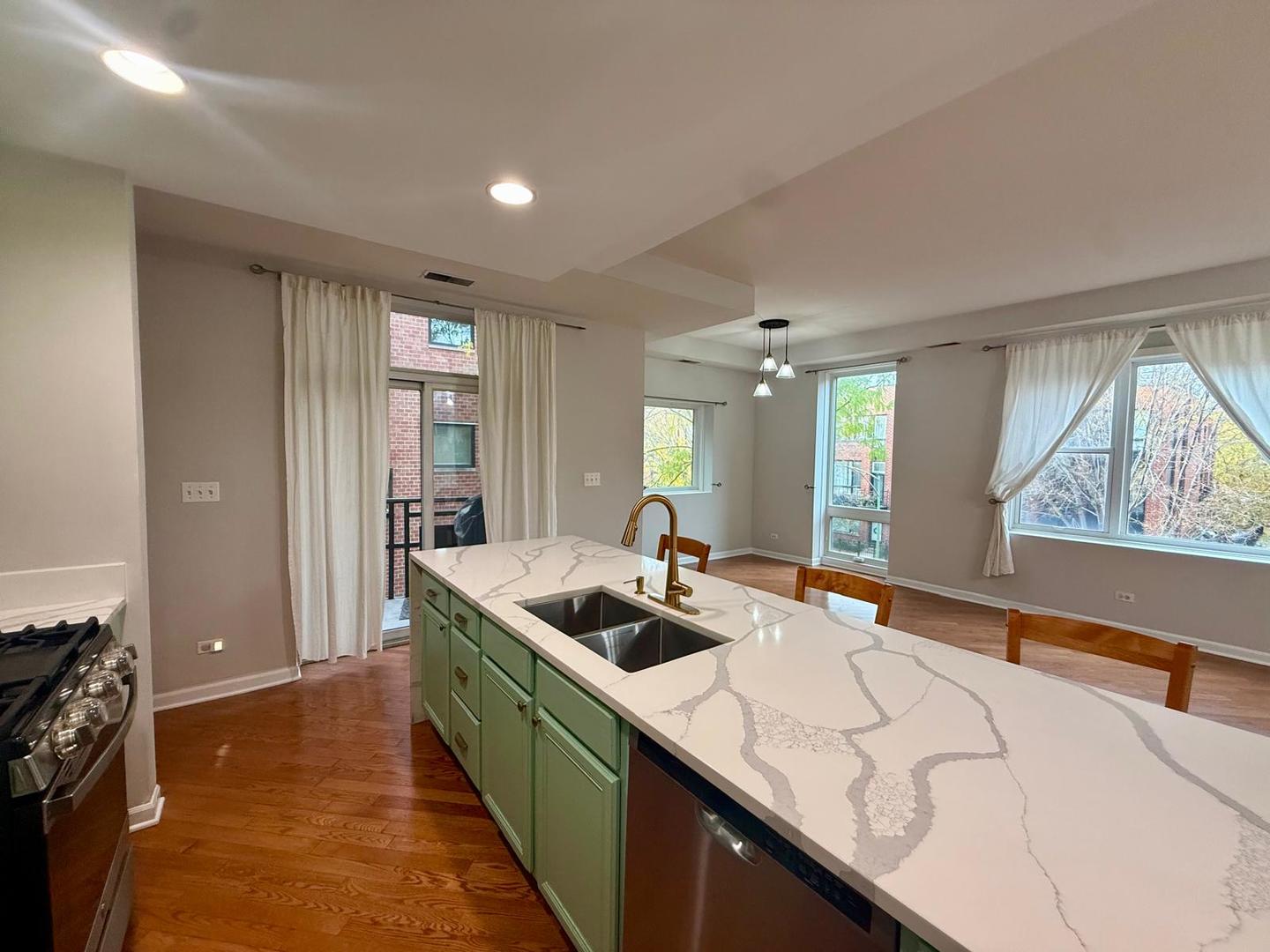 2327 West Wolfram Street, Unit 311 Chicago, IL 60618 - Photo 11 of 29