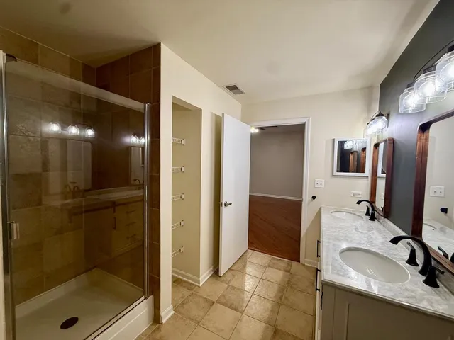 $425,000 | 2327 West Wolfram Street, Unit 311, Chicago, IL 60618