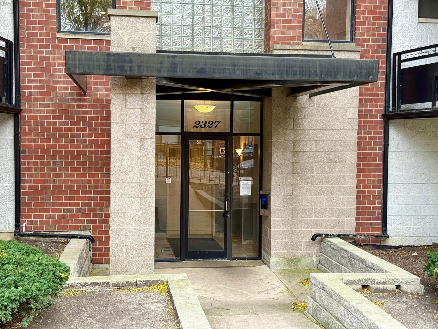 2327 West Wolfram Street, Unit 311 Chicago, IL 60618 - Photo 3 of 29