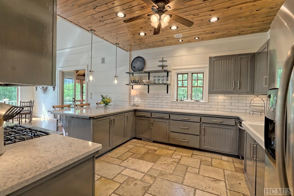 142 Highridge Road Highlands, NC 28741 - Photo 9 of 63 Gallery Image 9