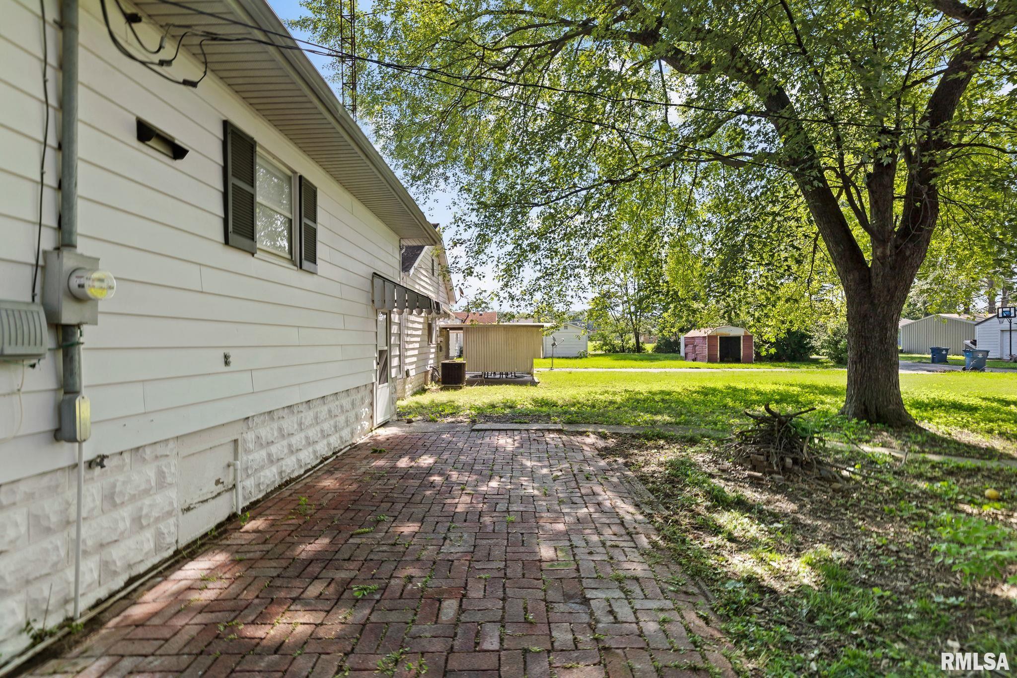 515 East Calumet Street Centralia, IL 62801 - Photo 7 of 37