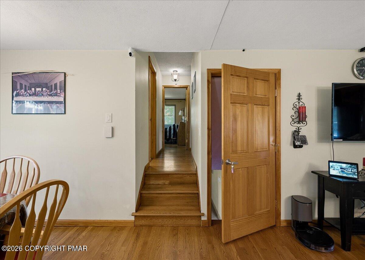 140 Camelback Road Tannersville, PA 18372 - Photo 23 of 44 23-HomeView_Media-140_Camelback_Rd