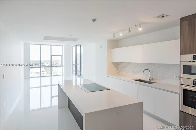 $8,999 | Park West, Miami, FL 33132