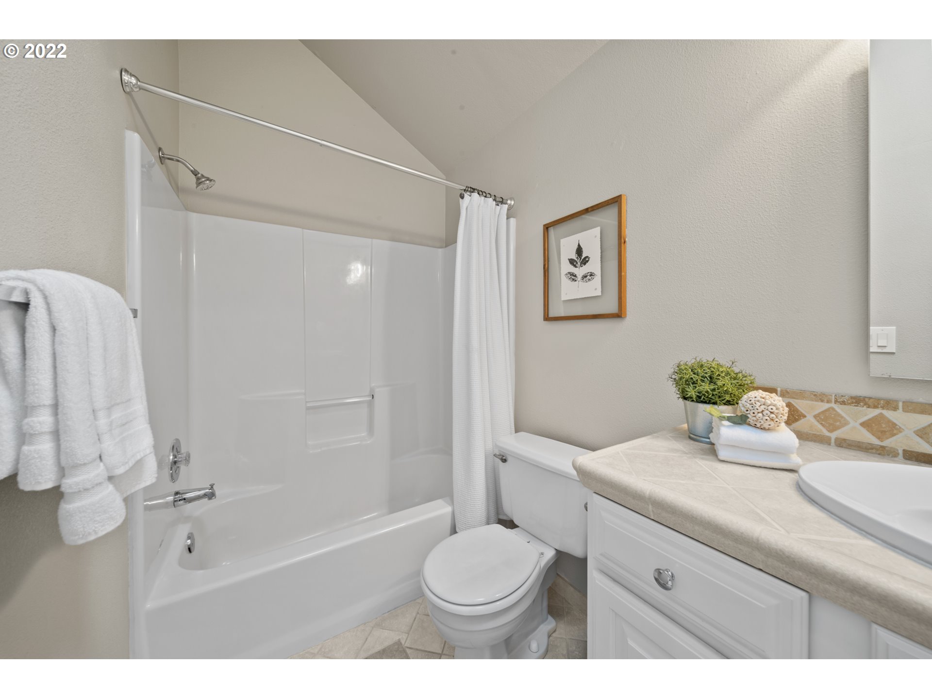 5311 Southwest Brugger Street Portland, OR 97219 - Photo 24 of 31 Gallery Image 24