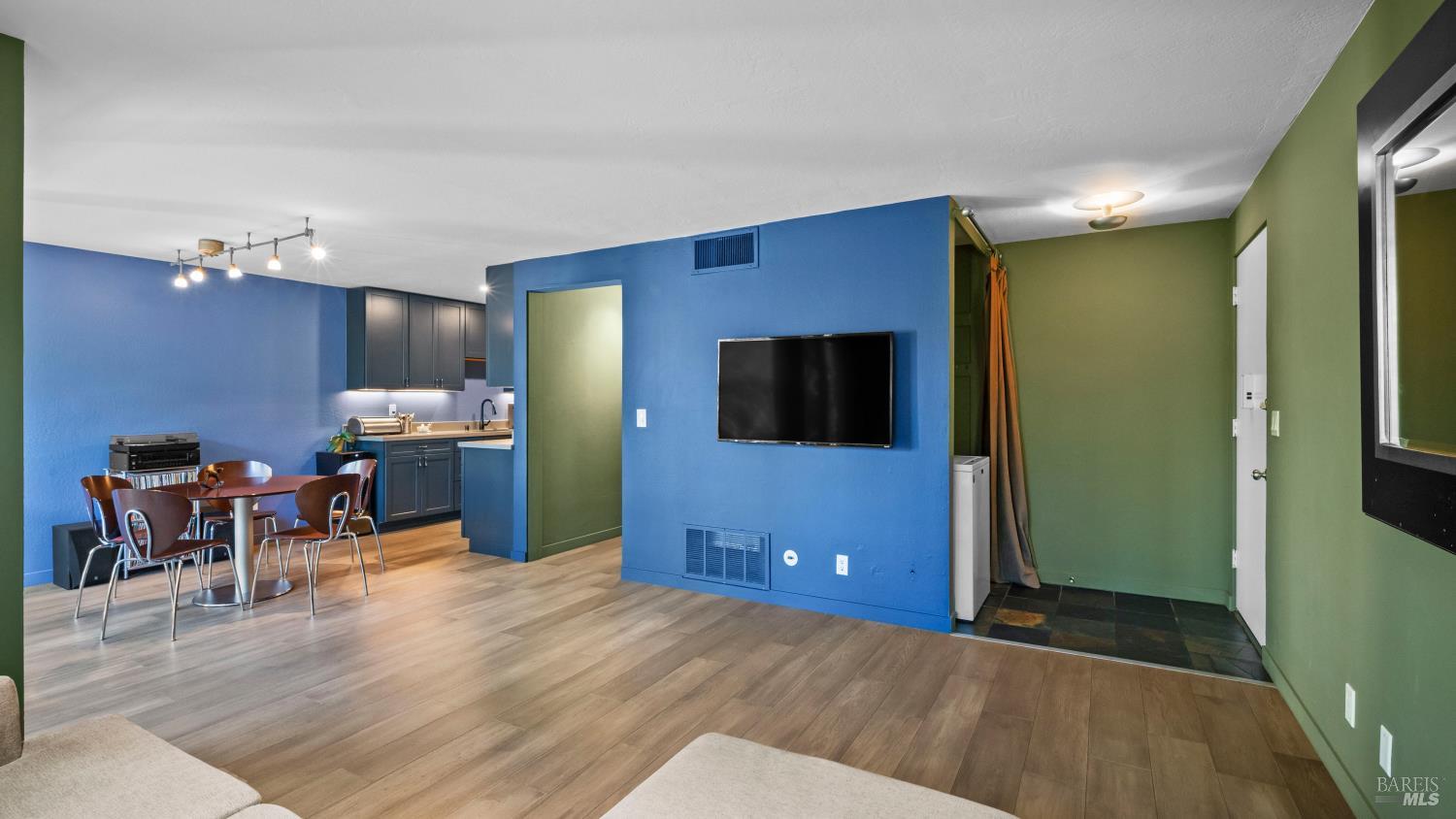 98 Forest Lane San Rafael, CA 94903 - Photo 4 of 44