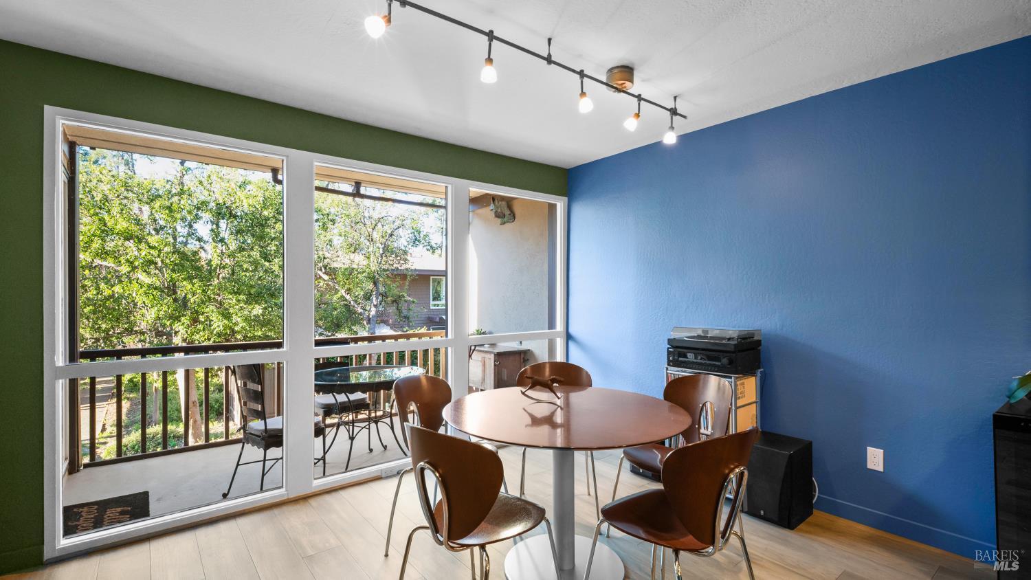 98 Forest Lane San Rafael, CA 94903 - Photo 8 of 44