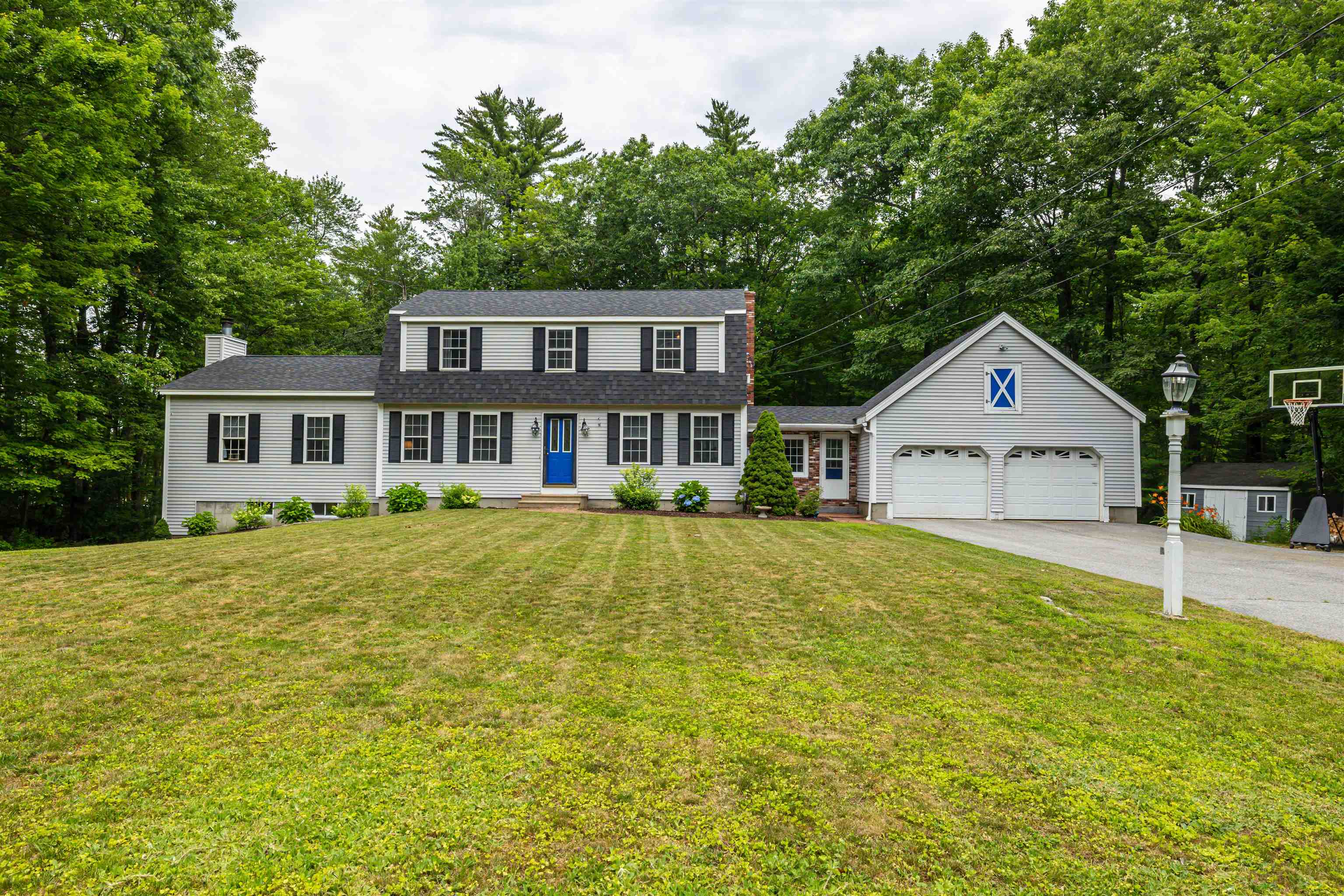 39 Lantern Lane Hooksett, NH 03106 - Photo 1 of 60