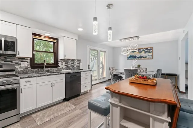 $338,500 | 115 Willow Village Drive, Pittsburgh, PA 15239