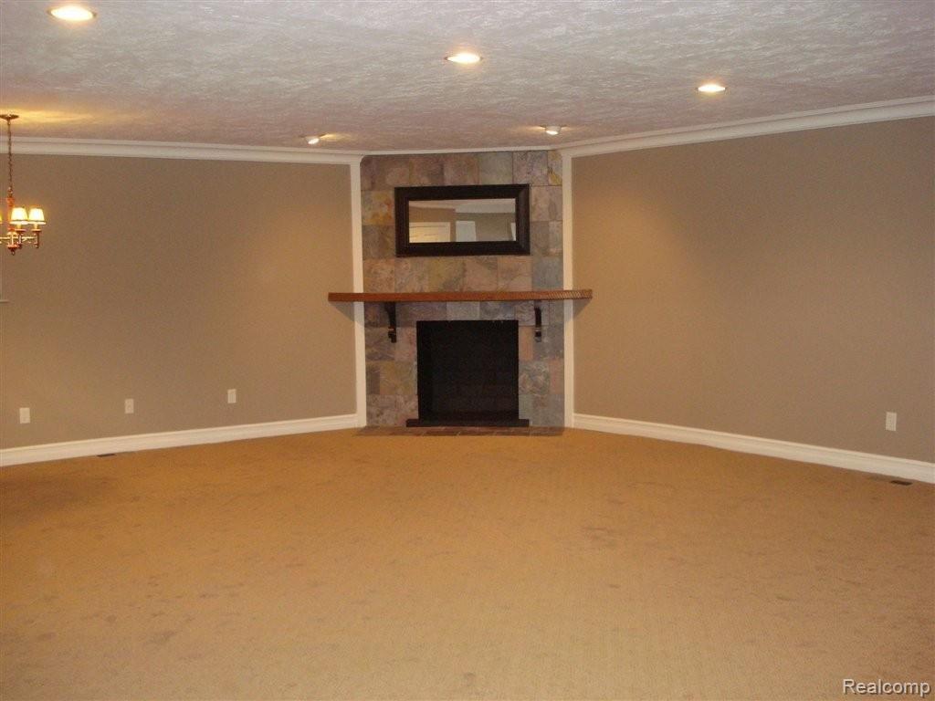 9255 Allen Road Clarkston, MI 48348 - Photo 3 of 25 Great Room