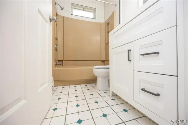 $2,000 | 114 Ashland Avenue, Unit 1, Buffalo, NY 14222