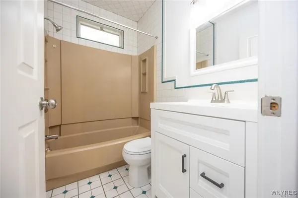 $2,000 | 114 Ashland Avenue, Unit 1, Buffalo, NY 14222