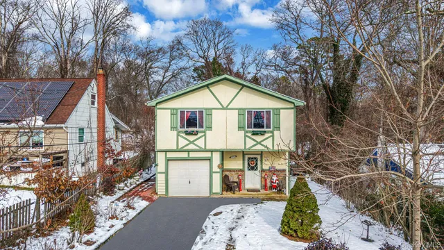 $649,999 | 244 Lakeside Trail, Ridge, NY 11961