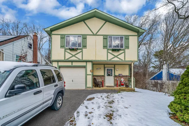 $649,999 | 244 Lakeside Trail, Ridge, NY 11961