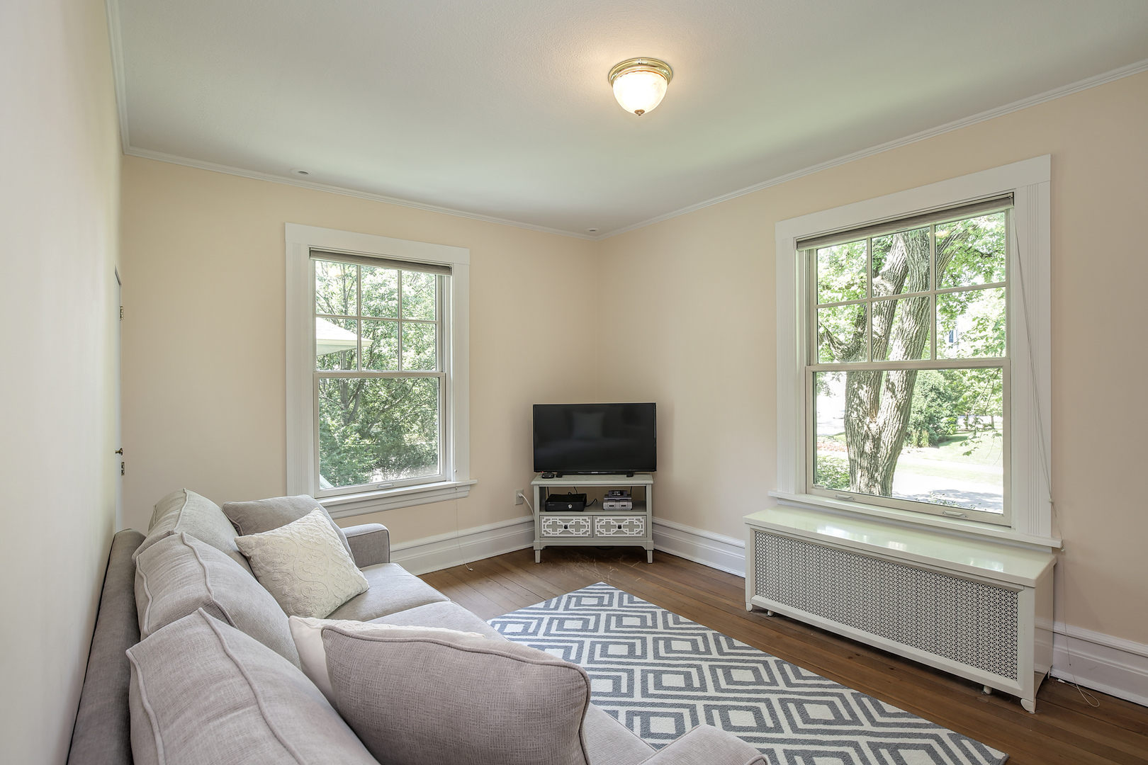 2607 Ridge Avenue Evanston, IL 60201 - Photo 14 of 22 a living room with furniture and a window